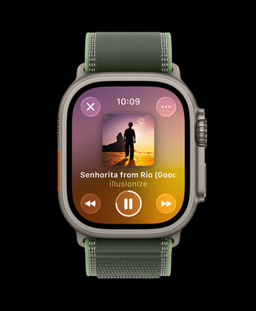 Apple Watch Ultra 3, caixa natural de titânio, sugestões de playlists de treino do Apple Music, pulseira loop Trail azul/azul-brilhante