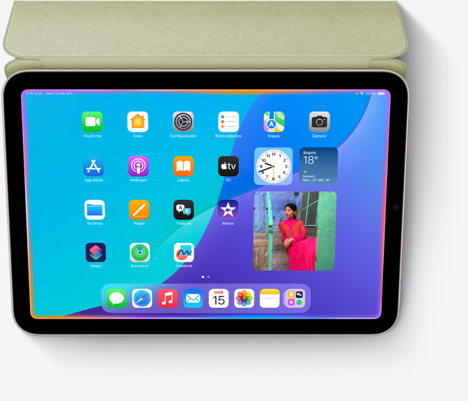 iPad mini, posición horizontal, muestra la pantalla de inicio