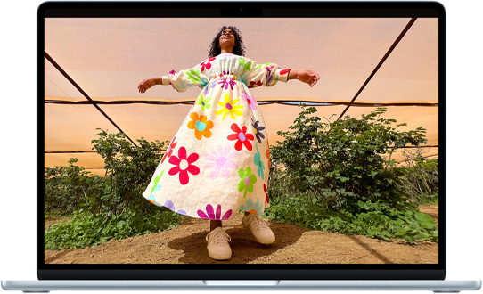 Pohled na 15palcový MacBook Air s Liquid Retina displejem