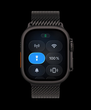 Apple Watch Ultra 3, Farbe Natur, Titangehäuse, Kontrollzentrum, Taste Taschenlampe, Milanaise Armband Titan, Farbe Schwarz