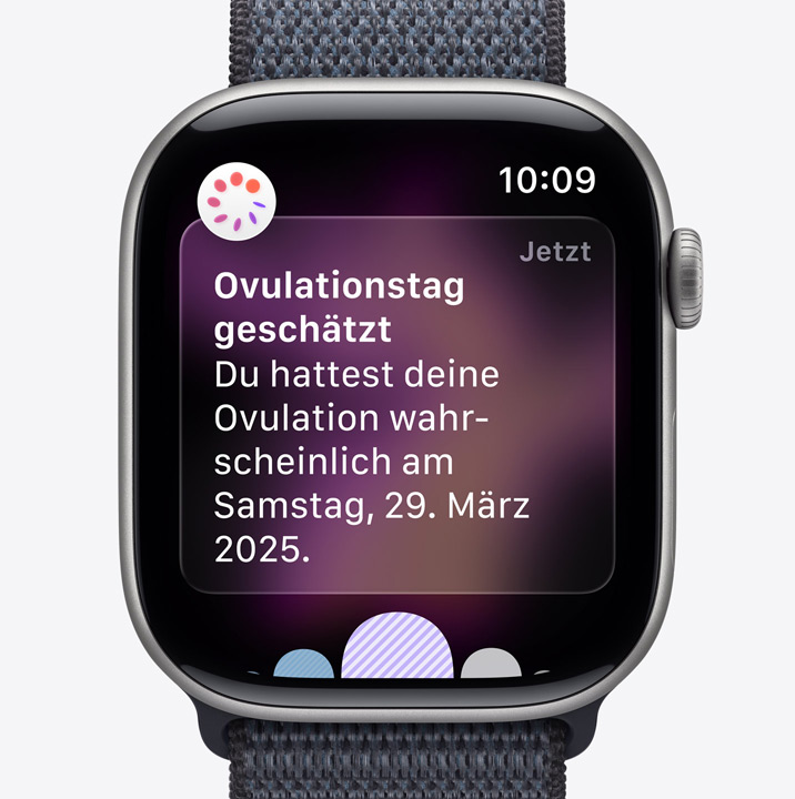 Apple Watch Series 11, Farbe Space Grau, Aluminiumgehäuse, Mitteilung vom Zyklusprotokoll in der Health App zum geschätzten Ovulationsdatum, Digital Crown, Sport Loop, Farbe Dunkelgrau