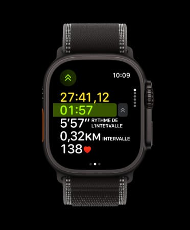 Apple Watch Ultra 3, finition noire, boîtier en titane, exercice de course à pied, intervalle suivant