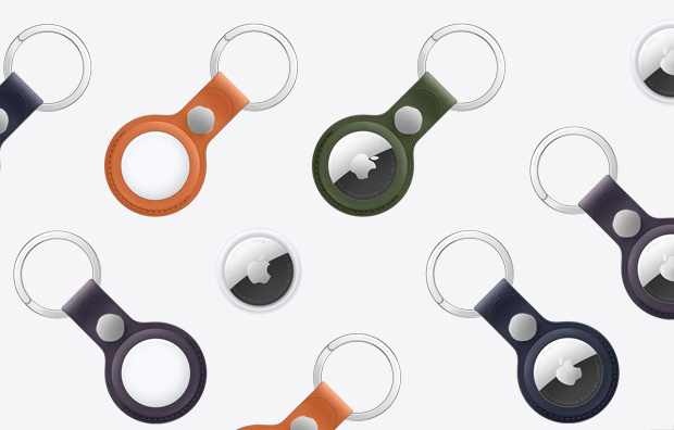 Μια σειρά από AirTags και AirTags με μπρελόκ σε ύφασμα FineWove σε διάφορα χρώματα, όπως Πορτοκαλί, Σκούρο Πράσινο, Βαθύ Μπλε, Βατόμουρο και Μαύρο