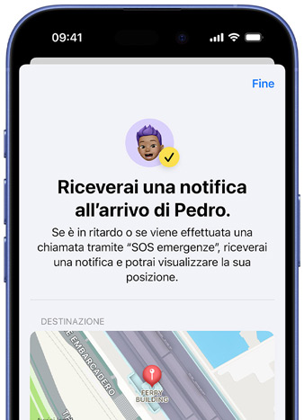 Lo schermo di un iPhone mostra la conferma che è stata impostata una notifica di Dov’è, il testo recita “Riceverai una notifica all’arrivo di Pedro”, una mappa con la posizione si trova nella parte inferiore dello schermo