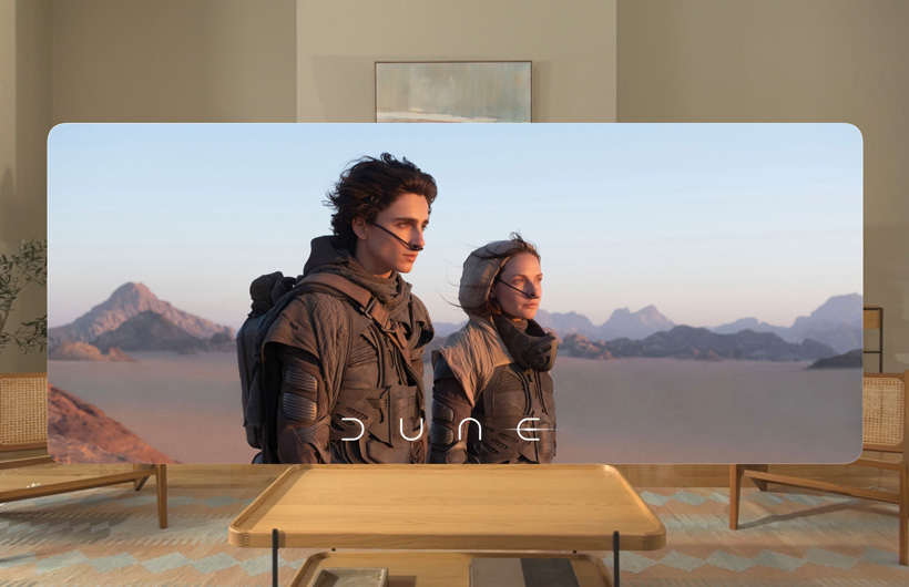 الشخصيتان الرئيستان من فيلم Dune في تطبيق Apple TV على Apple Vision Pro