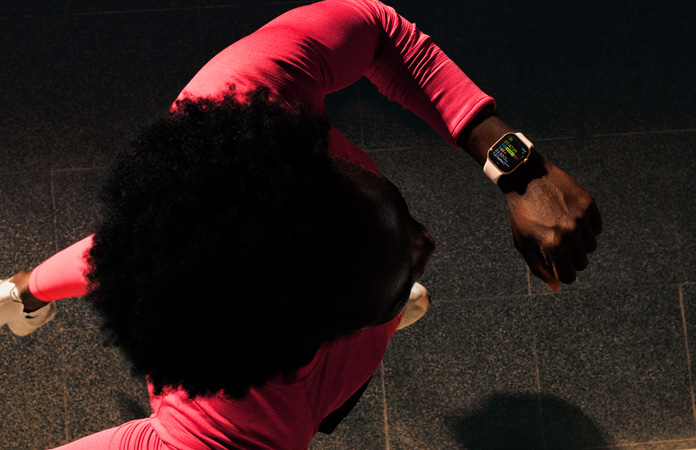 ภาพขาวดำของคนวิ่งจ็อกกิ้ง, ข้อความในภาพเขียนว่า "You ve just crossed 500 miles for the year. Incredible stuff!