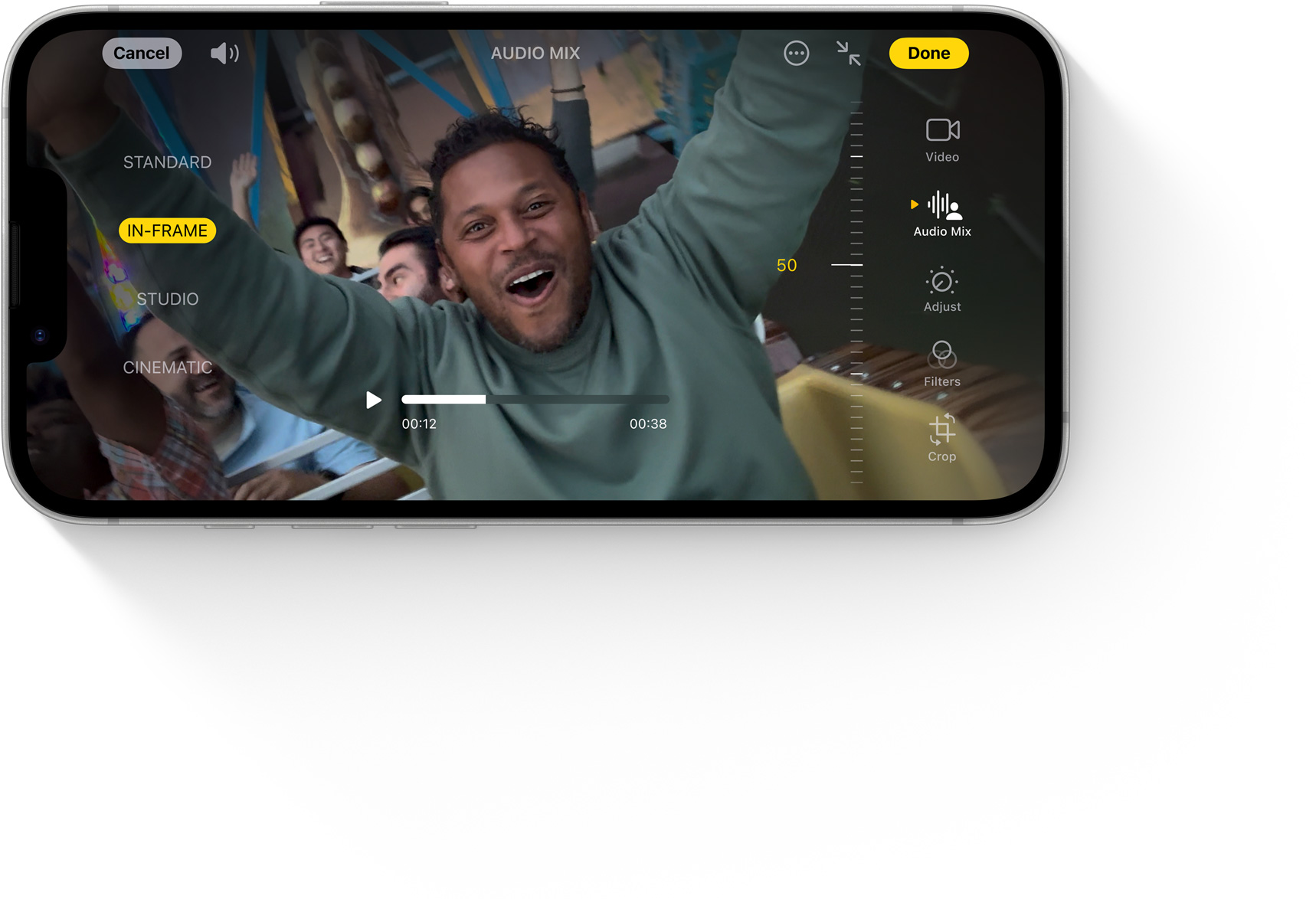 iPhone 16e:n näytöllä näkyy käytössä oleva Äänen miksaus ‑työkalu.