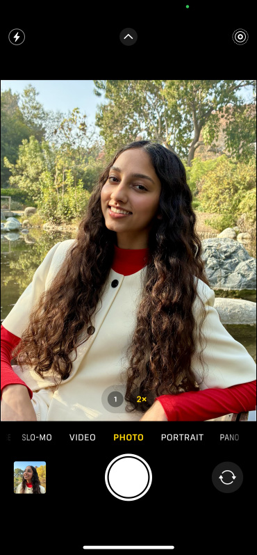 Kuva, joka on otettu zoomaamalla 1x ja 2x Fusion-kameratiloilla iPhone 16e:llä.