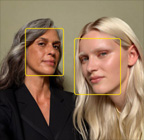 Funcția Scena centrală pentru fotografii în utilizare, evidențiind fețele persoanelor