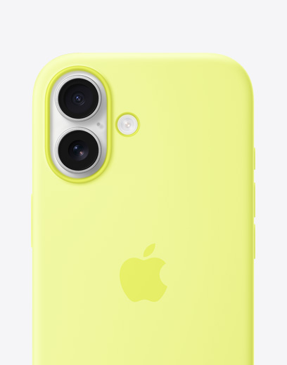 Vista traseira do iPhone 17 com capa em silicone amarela, sistema de câmaras Fusion no canto superior esquerdo e logótipo Apple ao centro