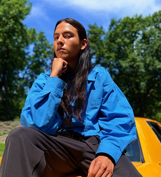 Photo d’une personne prise avec la fonctionnalité de portraits nouvelle génération de la caméra
