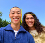 ميزة نمط " في الوسط " للصور قيد الاستخدام وتُبرز وجوه الأشخاص