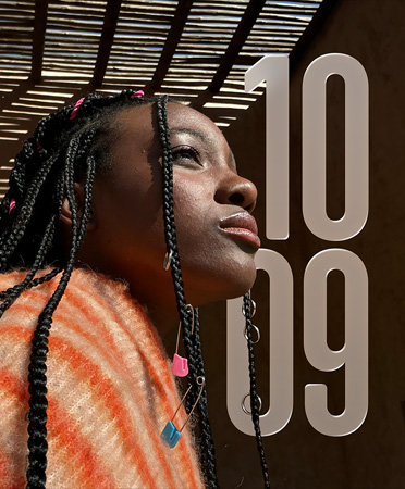 Bild på en person till vänster, halvgenomskinligt klockslag i siffror till höger bakom personen för att visa upp urtavlan Bilder