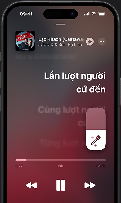 Chế độ Apple Music Sing trên iPhone đang phát bài hát New của Lauren Daigle